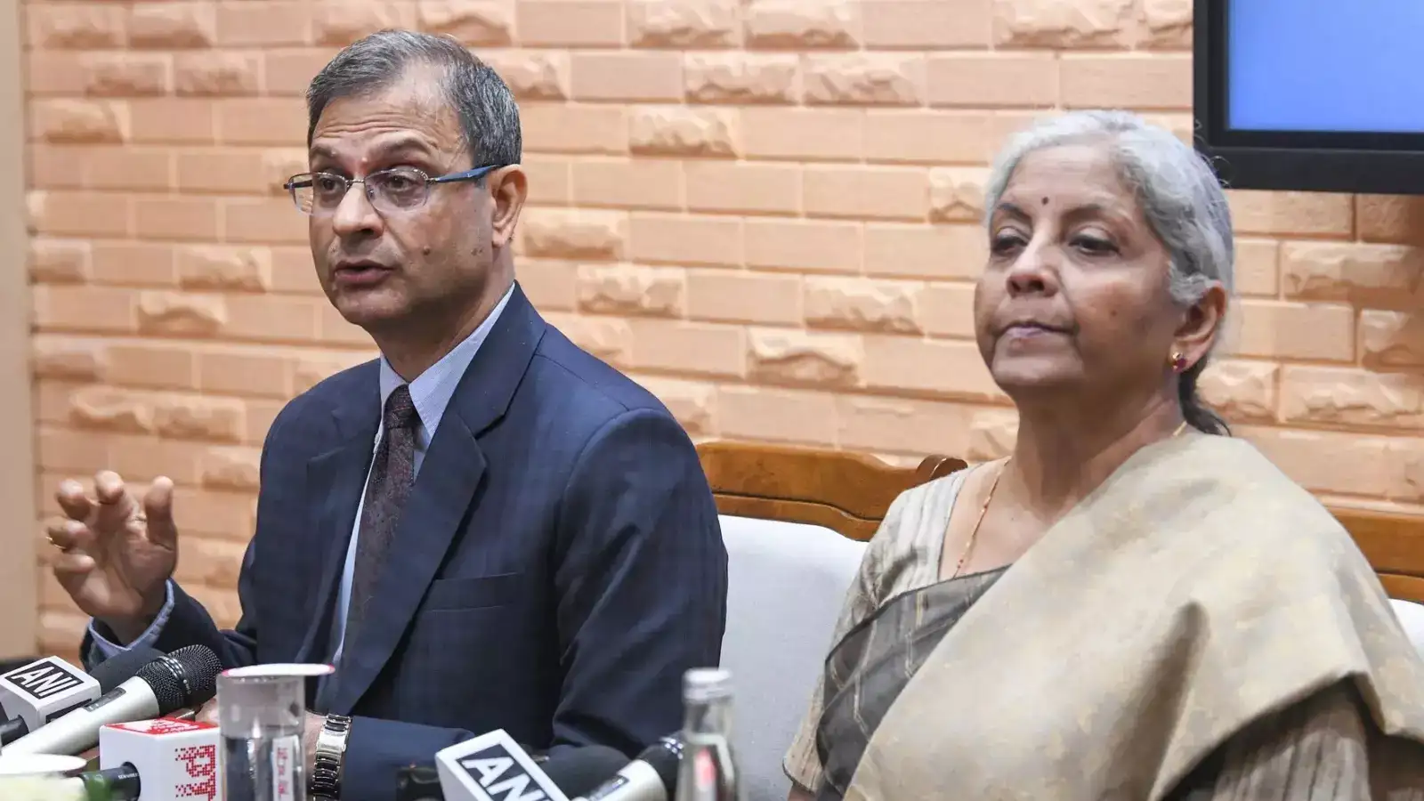 ರ್ಬಿಐನಿಂದ ಮೋದಿ ಸರ್ಕಾರಕ್ಕೆ ದಾಖಲೆ ₹2.69 ಲಕ್ಷ ಕೋಟಿ ಲಾಭಾಂಶ: ದೇಶದ ಆರ್ಥಿಕ ಸ್ಥಿರತೆಗೆ ಹೊಸ ಶಕ್ತಿ!