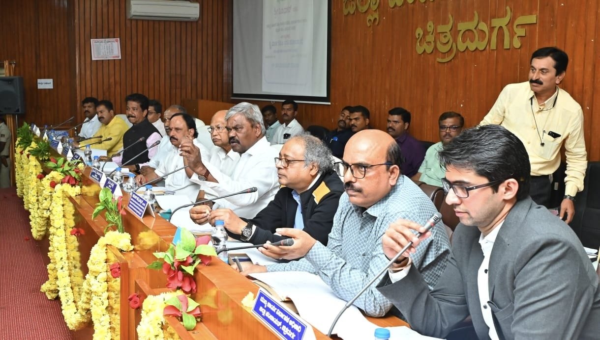 ಚಿತ್ರದುರ್ಗ: ಜಿಲ್ಲಾ ಉಸ್ತುವಾರಿ ಸಚಿವ ಡಿ. ಸುಧಾಕರ್ ಅಧ್ಯಕ್ಷತೆಯಲ್ಲಿ ತ್ರೈಮಾಸಿಕ ಕೆ.ಡಿ.ಪಿ. ಪ್ರಗತಿ ಪರಿಶೀಲನಾ ಸಭೆ