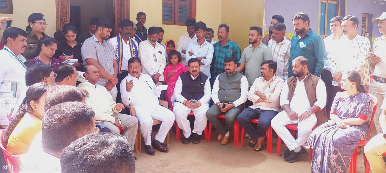 ಹುಬ್ಬಳ್ಳಿ ‘ಮರ್ಯಾದೆಗೇಡು ಹತ್ಯೆ’ ಪ್ರಕರಣ: ಸಂತ್ರಸ್ತ ಕುಟುಂಬಕ್ಕೆ ಎ.ಆರ್. ಕೃಷ್ಣಮೂರ್ತಿ ನೇತೃತ್ವದ ಸಮಿತಿಯಿಂದ ಸಾಂತ್ವನ – ಕಠಿಣ ಕ್ರಮಕ್ಕೆ ಶಿಫಾರಸು