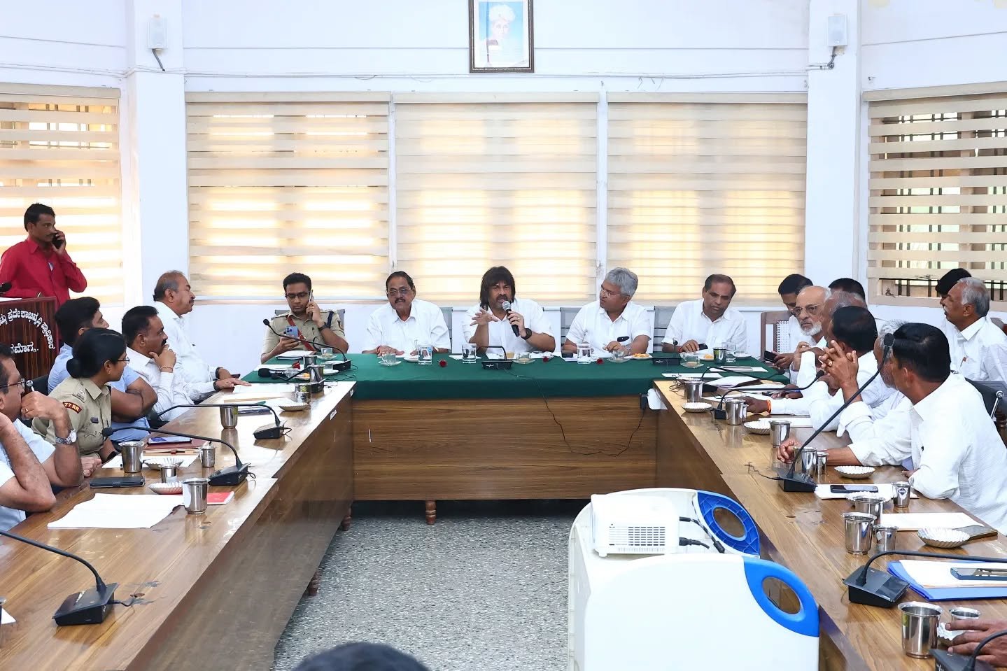 ರೈತರಿಗೆ ಸಿಹಿ ಸುದ್ದಿ: ನಾಳೆ ರಾತ್ರಿಯಿಂದಲೇ ಭದ್ರಾ ಎಡದಂಡೆ ನಾಲೆಗೆ ನೀರು – ಸಚಿವ ಮಧು ಬಂಗಾರಪ್ಪ ಅಧ್ಯಕ್ಷತೆಯ ಸಭೆಯಲ್ಲಿ ತೀರ್ಮಾನ