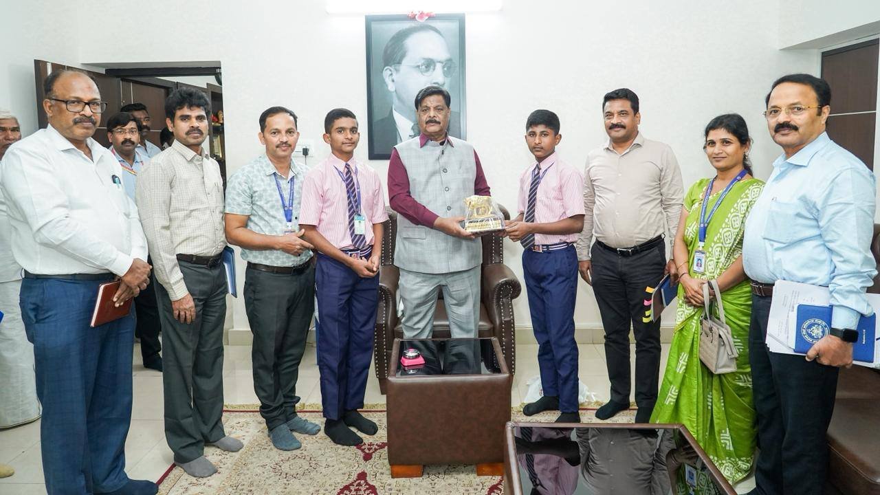 ಗಣರಾಜ್ಯೋತ್ಸವ ಪರೇಡ್‌ಗೆ ಕರ್ನಾಟಕದ ವಸತಿ ಶಾಲಾ ವಿದ್ಯಾರ್ಥಿಗಳ ಆಯ್ಕೆ: ಸಚಿವ ಡಾ. ಹೆಚ್.ಸಿ. ಮಹದೇವಪ್ಪ ಅಭಿನಂದನೆ