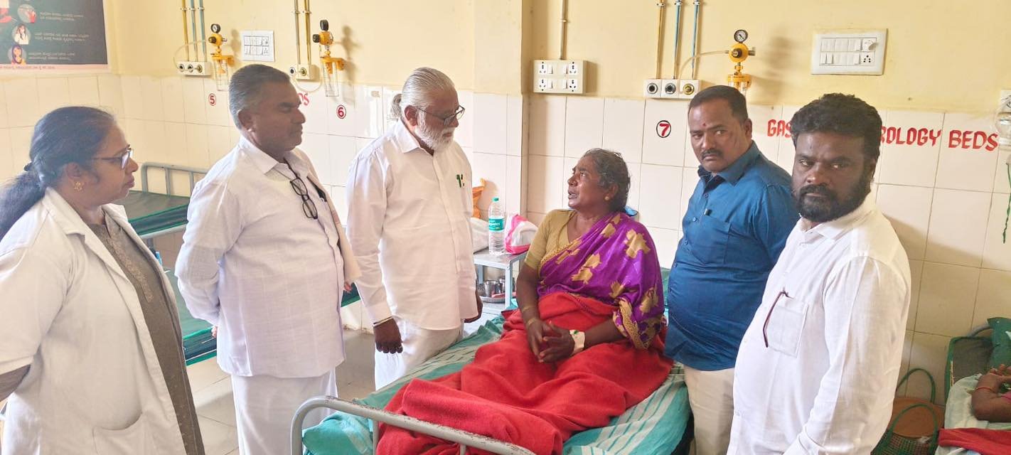 ರಾಮಪುರದಲ್ಲಿ ದಲಿತ ಮಹಿಳೆ ಮೇಲೆ ಹಲ್ಲೆ: ಆಸ್ಪತ್ರೆಗೆ ಭೇಟಿ ನೀಡಿ ಸಂತ್ರಸ್ತೆಗೆ ಧೈರ್ಯ ತುಂಬಿದ ಎನ್. ಮಹೇಶ್