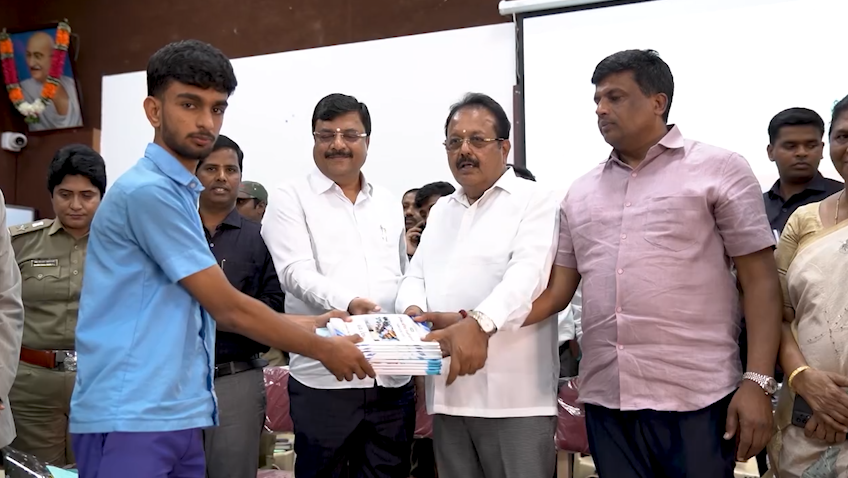 ವಿದ್ಯಾರ್ಥಿಗಳೇ, ಭವಿಷ್ಯದ ದೃಷ್ಟಿಯಿಂದ ಓದಿಗೆ ಮೊದಲ ಆದ್ಯತೆ ನೀಡಿ: ಸಚಿವ ಎನ್. ಚೆಲುವರಾಯಸ್ವಾಮಿ ಕರೆ