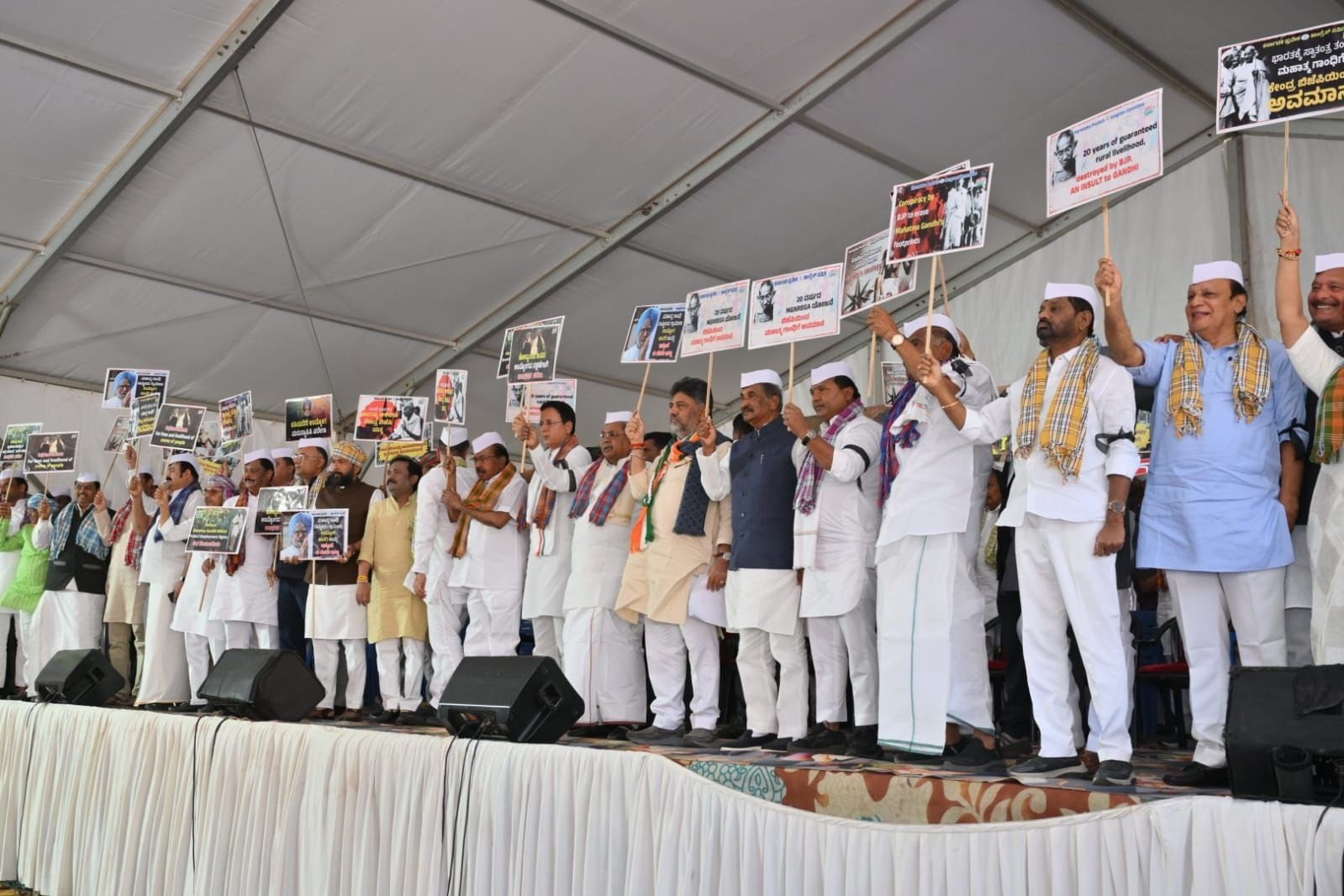 ನರೇಗಾ ಹಕ್ಕುಗಳಿಗಾಗಿ ಕಾಂಗ್ರೆಸ್ ಘರ್ಜನೆ: ಬೆಂಗಳೂರಿನಲ್ಲಿ ‘ಲೋಕಭವನ್ ಚಲೋ’ ಬೃಹತ್ ಪ್ರತಿಭಟನೆ