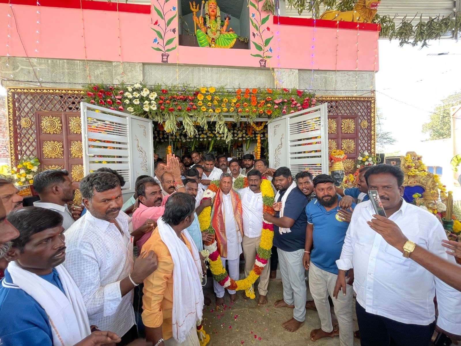 ಗಂಗಸಂದ್ರದಲ್ಲಿ ಶ್ರೀ ಸತ್ಯಮದೇವಿ ದೇವಸ್ಥಾನ ಜೀರ್ಣೋದ್ಧಾರ: ದೇವಿಯ ಆಶೀರ್ವಾದ ಪಡೆದ ಸಚಿವ ಕೆ.ಎಚ್. ಮುನಿಯಪ್ಪ