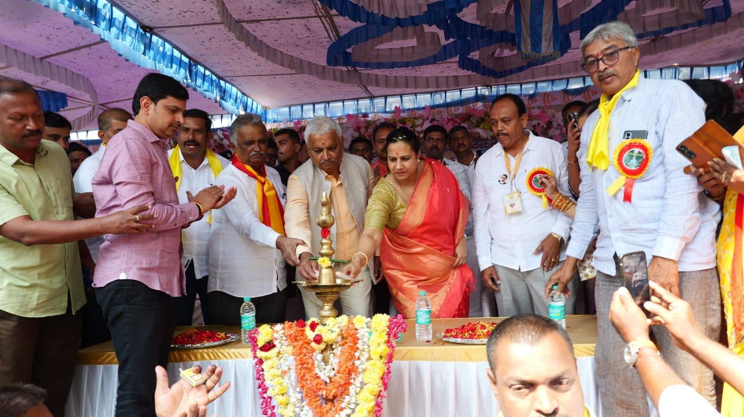 ಭದ್ರಾವತಿಯಲ್ಲಿ ‘ದೊಡ್ಮನೆ’ ದೇವಸ್ಥಾನ ಲೋಕಾರ್ಪಣೆ: ಅಪ್ಪು ಕಂಚಿನ ಪುತ್ಥಳಿ ಅನಾವರಣಗೊಳಿಸಿದ ಅಶ್ವಿನಿ ಪುನೀತ್ ರಾಜ್‌ಕುಮಾರ್