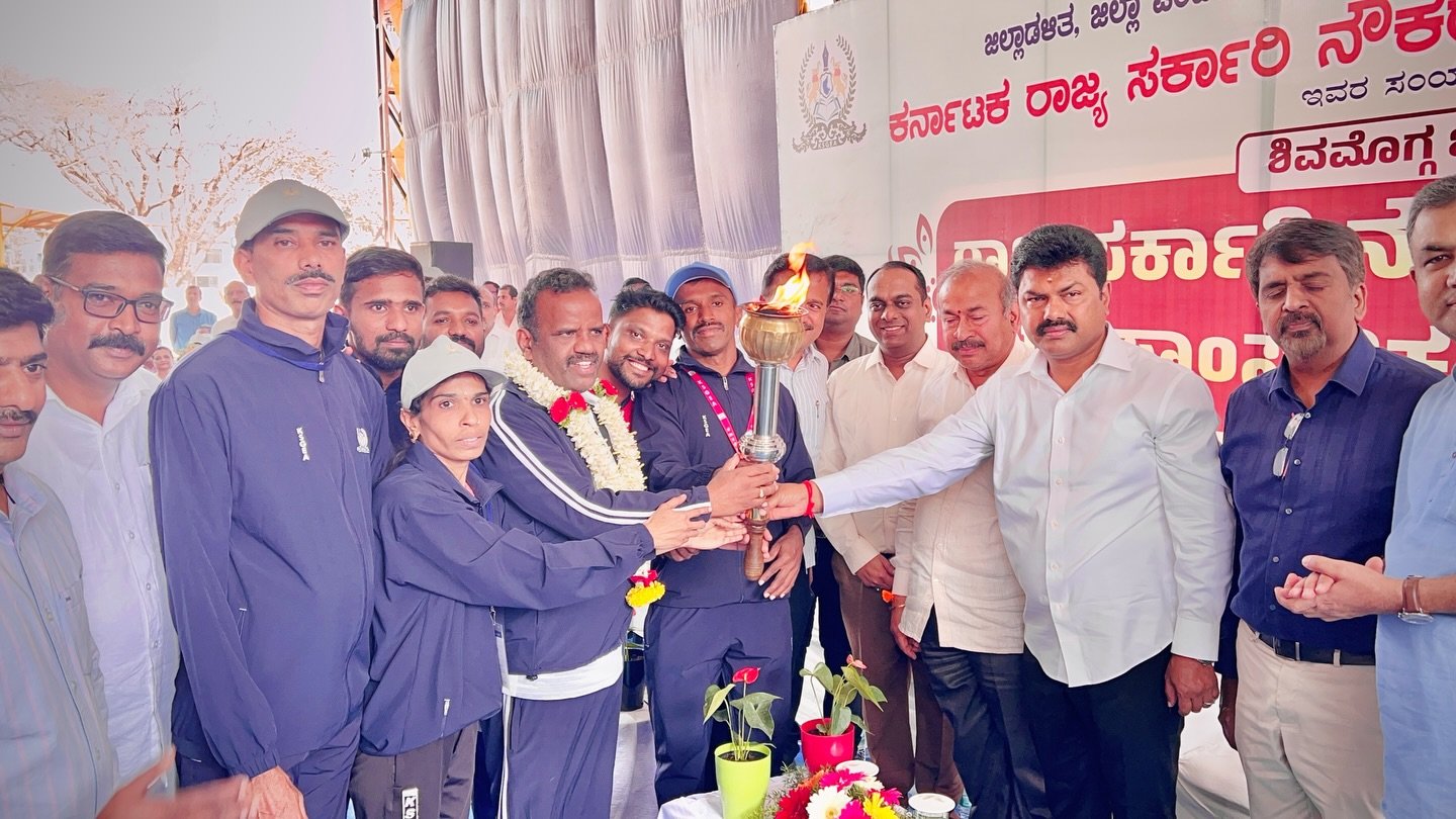 ಜಿಲ್ಲಾ ಮಟ್ಟದ ಸರ್ಕಾರಿ ನೌಕರರ ಕ್ರೀಡಾಕೂಟಕ್ಕೆ ಸಂಸದ ಬಿ.ವೈ. ರಾಘವೇಂದ್ರ ಅದ್ಧೂರಿ ಚಾಲನೆ