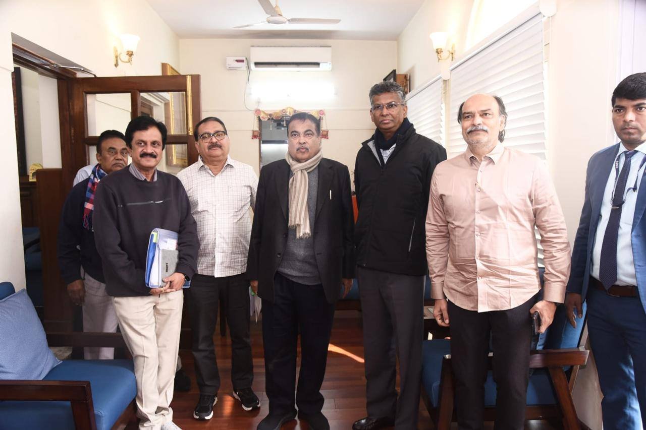 ದೆಹಲಿಯಲ್ಲಿ ನಿತಿನ್ ಗಡ್ಕರಿ ಭೇಟಿಯಾದ ಸತೀಶ್ ಜಾರಕಿಹೊಳಿ: ರಾಜ್ಯದ ಹೆದ್ದಾರಿ ಯೋಜನೆಗಳಿಗೆ ಕೇಂದ್ರದ ಗ್ರೀನ್ ಸಿಗ್ನಲ್