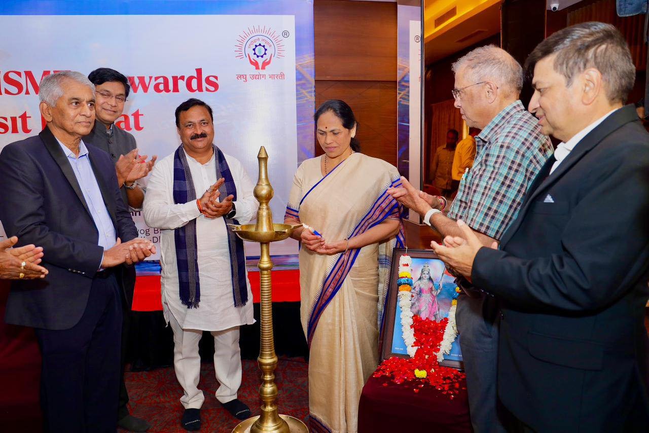 ವಿಕಸಿತ ಭಾರತಕ್ಕೆ ಎಂಎಸ್ಎಂಇಗಳೇ ಶಕ್ತಿ: ಹುಬ್ಬಳ್ಳಿಯಲ್ಲಿ ಉದ್ಯಮಿಗಳೊಂದಿಗೆ ಸಚಿವೆ ಶೋಭಾ ಕರಂದ್ಲಾಜೆ ಸಂವಾದ