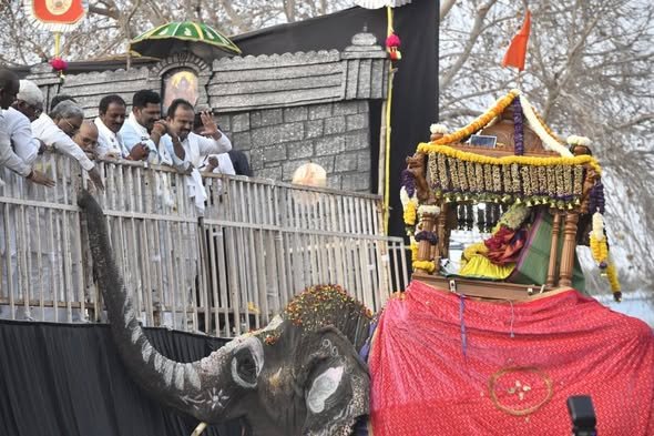 ಸಿಂಧನೂರು: ನೀರಾವರಿ ಯೋಜನೆಗಳಿಗೆ ವೇಗ, ಗ್ಯಾರಂಟಿಗಳಿಂದ ಅಭಿವೃದ್ಧಿ ಕುಂಠಿತವಾಗಿಲ್ಲ – ಮುಖ್ಯಮಂತ್ರಿ ಪ್ರತಿಪಾದನೆ