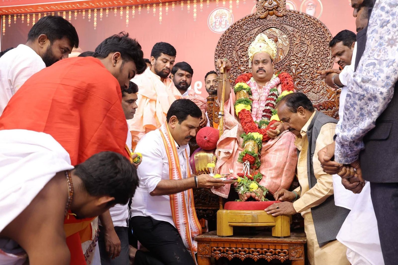 ಮುಗಳಖೋಡ ಪುಣ್ಯಕ್ಷೇತ್ರದಲ್ಲಿ ಭಕ್ತಸಾಗರ: ಸದ್ಗುರು ಶ್ರೀ ಯಲ್ಲಾಲಿಂಗ ಮಹಾಪ್ರಭುಗಳ 40ನೇ ಪುಣ್ಯಸ್ಮರಣೆ – ವಿಜಯೇಂದ್ರ ಸೇರಿ ಹಲವು ಗಣ್ಯರು ಭಾಗಿ