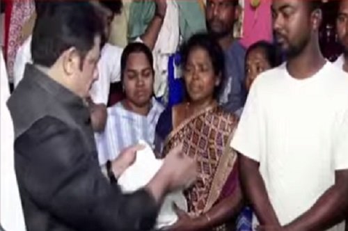 ಮೃತ ಕಾಂಗ್ರೆಸ್ ಕಾರ್ಯಕರ್ತನ ಕುಟುಂಬಕ್ಕೆ ₹25 ಲಕ್ಷ ಪರಿಹಾರ: ಸಂಕಷ್ಟದ ಸಮಯದಲ್ಲಿ ಧೈರ್ಯ ತುಂಬಿದ ಸಚಿವ ಜಮೀರ್ ಅಹ್ಮದ್ ಖಾನ್