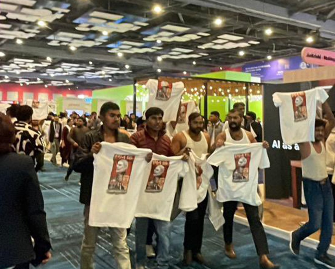 ವಿಶ್ವದ ಮುಂದೆ ದೇಶಕ್ಕೆ ಮುಜುಗರ: AI ಶೃಂಗಸಭೆ ವೇಳೆ ಯುವ ಕಾಂಗ್ರೆಸ್ ‘ಅರೆಬೆತ್ತಲೆ’ ಪ್ರತಿಭಟನೆಗೆ ಆಕ್ರೋಶ