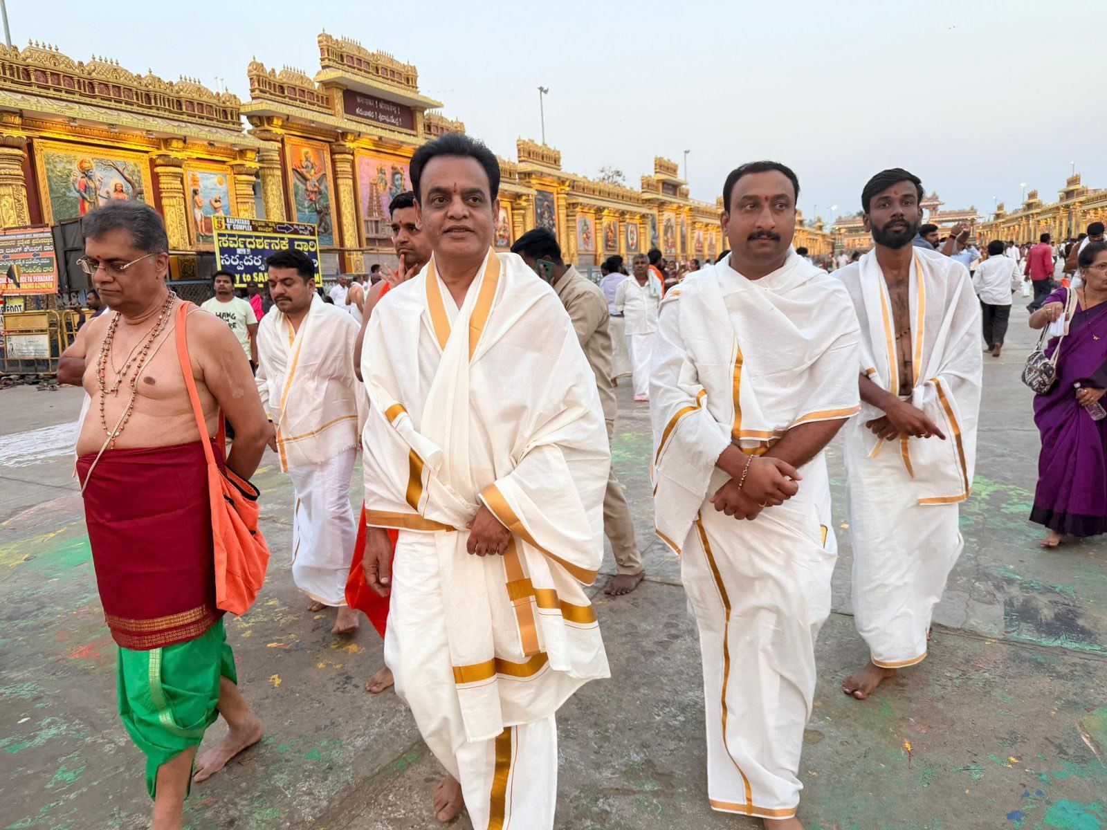 ಮಂತ್ರಾಲಯದಲ್ಲಿ ರಾಯರ ವೈಭವೋತ್ಸವ ಸಂಭ್ರಮ: ಸುಬುಧೇಂದ್ರ ತೀರ್ಥರ ಆಶೀರ್ವಾದ ಪಡೆದ ಡಾ. ಅಶ್ವತ್ಥನಾರಾಯಣ ಮತ್ತು ರಿಷಬ್ ಶೆಟ್ಟಿ!