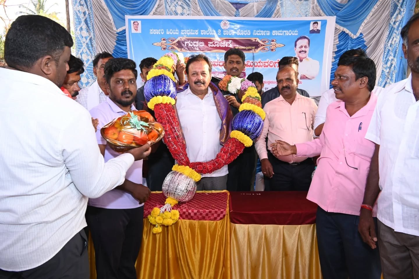 ಹೊಸಮನೆ ಗ್ರಾಮದ ಸರ್ಕಾರಿ ಶಾಲೆಗೆ ಕಾಯಕಲ್ಪ: ನೂತನ ಕೊಠಡಿ ನಿರ್ಮಾಣಕ್ಕೆ ಸಚಿವ ಎನ್. ಚಲುವರಾಯಸ್ವಾಮಿ ಚಾಲನೆ