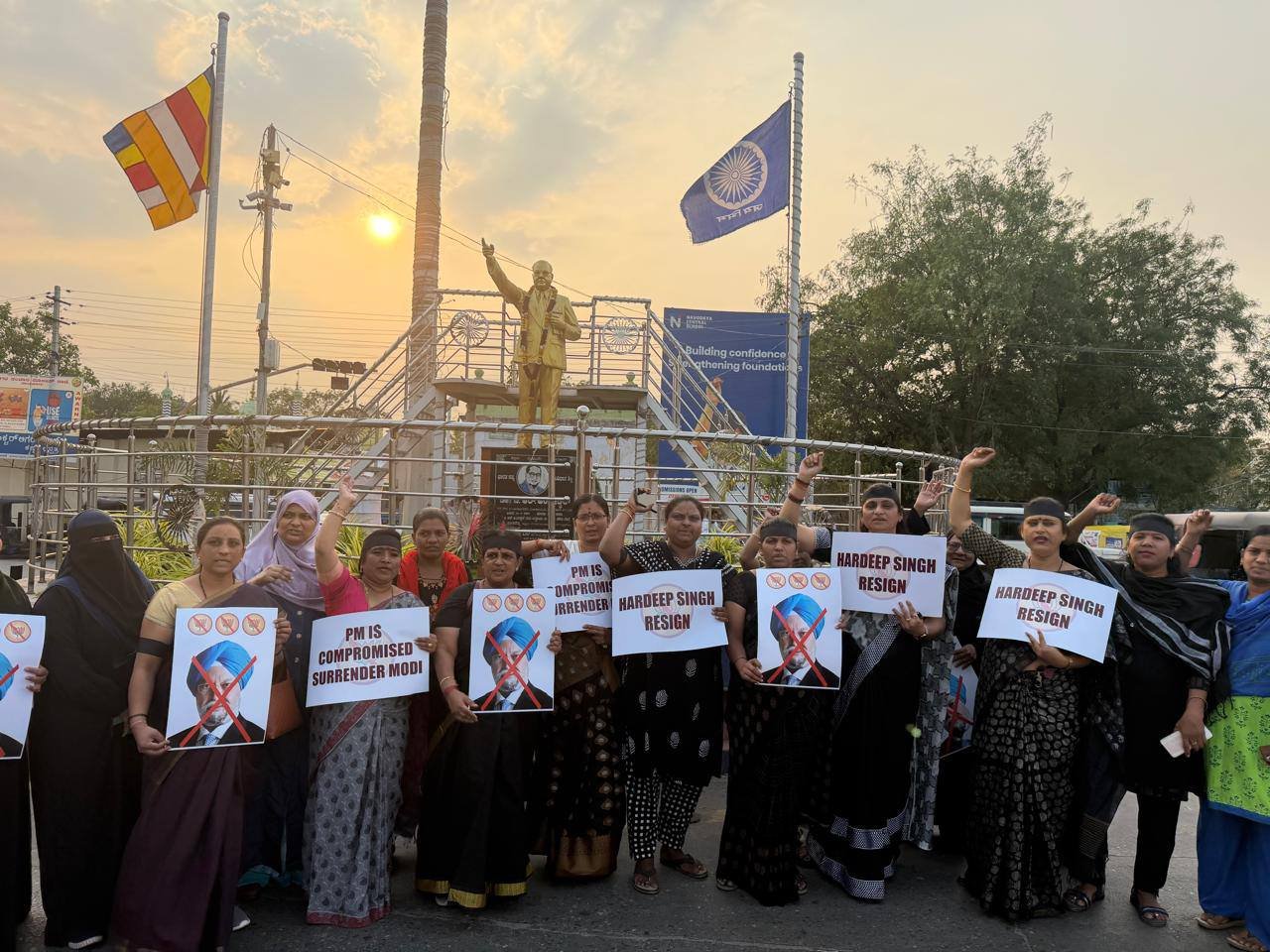 ಕೇಂದ್ರ ಸಚಿವ ಹರ್ದೀಪ್ ಸಿಂಗ್ ಪುರಿ ರಾಜೀನಾಮೆಗೆ ಆಗ್ರಹ: ರಾಯಚೂರಿನಲ್ಲಿ ಮಹಿಳಾ ಕಾಂಗ್ರೆಸ್ ಪ್ರತಿಭಟನೆ