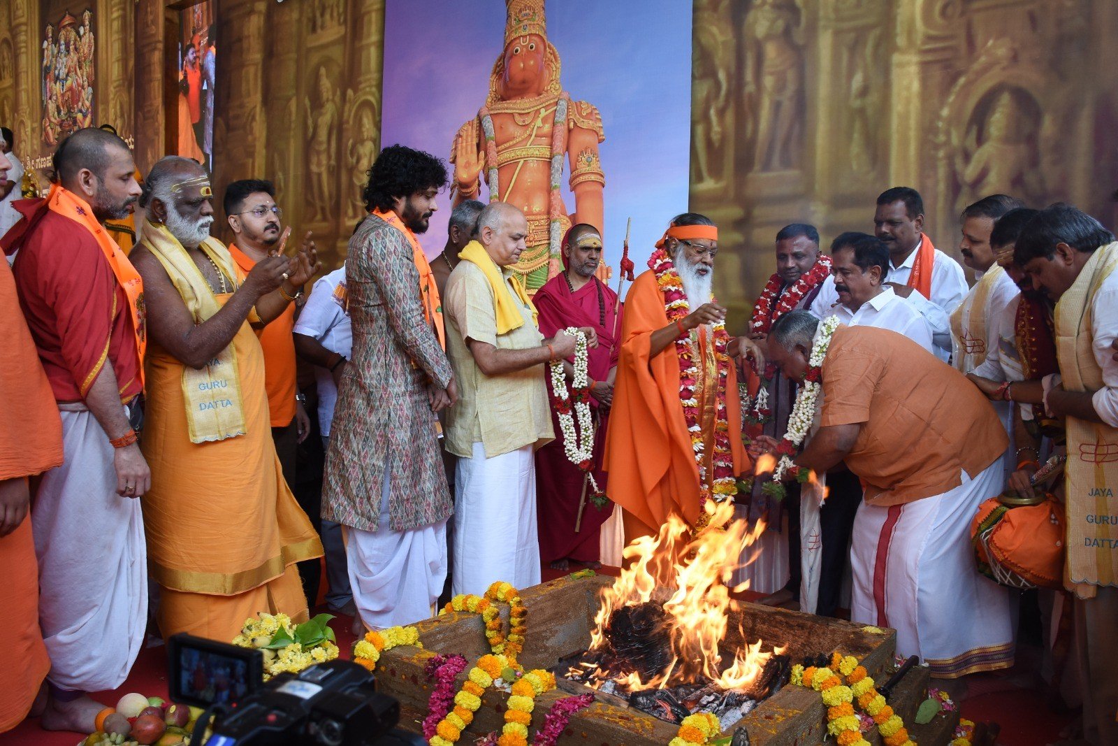 ಮೈಸೂರಿನಲ್ಲಿ ಹನುಮಾನ್ ಚಾಲೀಸಾ ಪಠಣದ ಭಕ್ತಿ ಸಂಚಲನ: ಮಹಾರಾಜ ಕಾಲೇಜು ಮೈದಾನದಲ್ಲಿ ಭಕ್ತಸಾಗರ