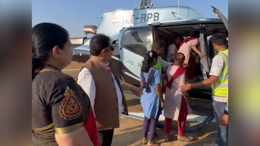 ಹಂಪಿ ಉತ್ಸವ 2026: ‘ಹಂಪಿ ಬೈ ಸ್ಕೈ’ ಹೆಲಿಕಾಪ್ಟರ್ ಪ್ರವಾಸಕ್ಕೆ ಸಚಿವ ಜಮೀರ್ ಅಹ್ಮದ್ ಖಾನ್ ಚಾಲನೆ