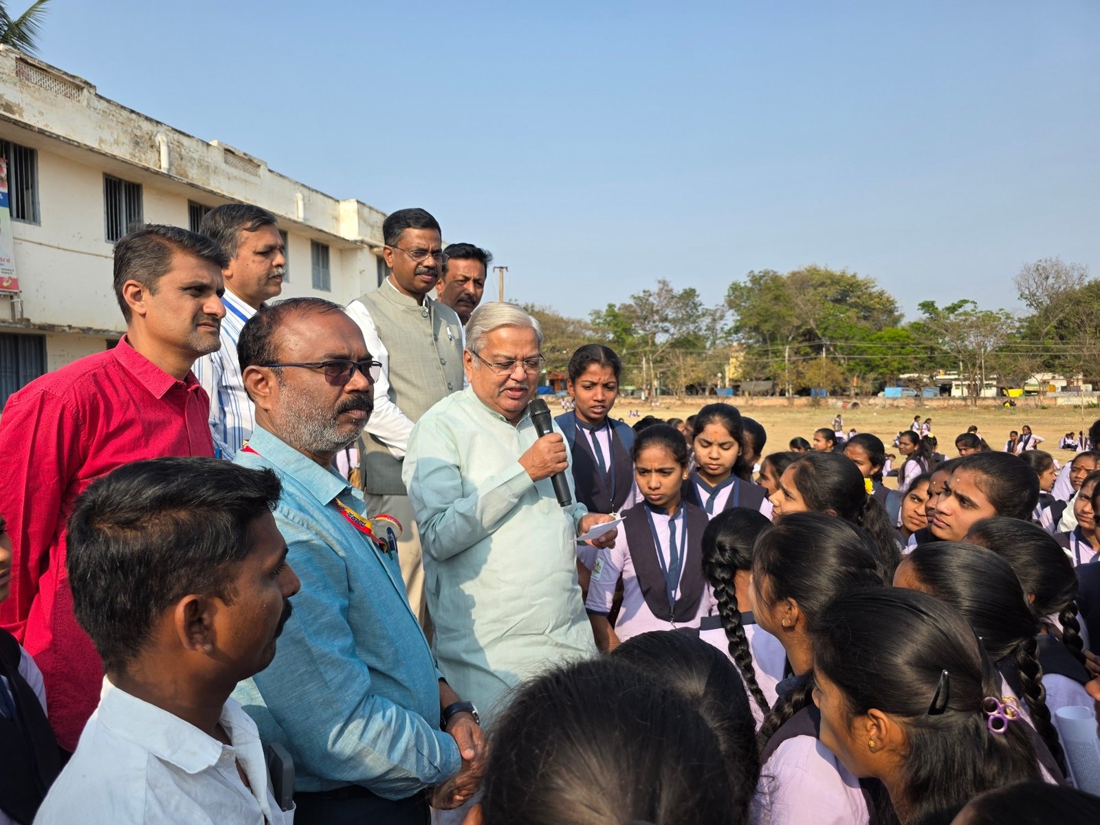 ಆತಂಕ ಬಿಟ್ಟು ಆತ್ಮವಿಶ್ವಾಸದಿಂದ ಪರೀಕ್ಷೆ ಎದುರಿಸಿ: ವಿದ್ಯಾರ್ಥಿಗಳಿಗೆ ಗೋವಿಂದ ಕಾರಜೋಳ ಕಿವಿಮಾತು