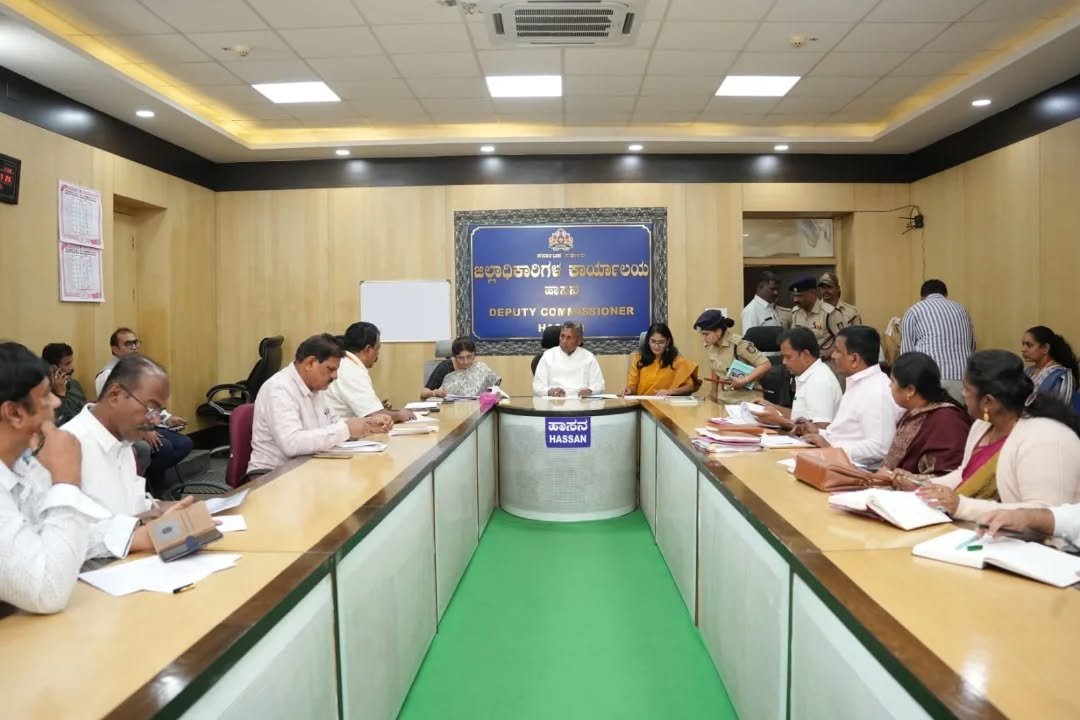 ಹಾಸನ: ಆಹಾರ ಇಲಾಖೆಯ ಪ್ರಗತಿ ಪರಿಶೀಲನೆ – ಸಾರ್ವಜನಿಕರಿಗೆ ಪಾರದರ್ಶಕ ಸೇವೆ ನೀಡಲು ಸಚಿವ ಕೆ.ಎಚ್. ಮುನಿಯಪ್ಪ ಸೂಚನೆ