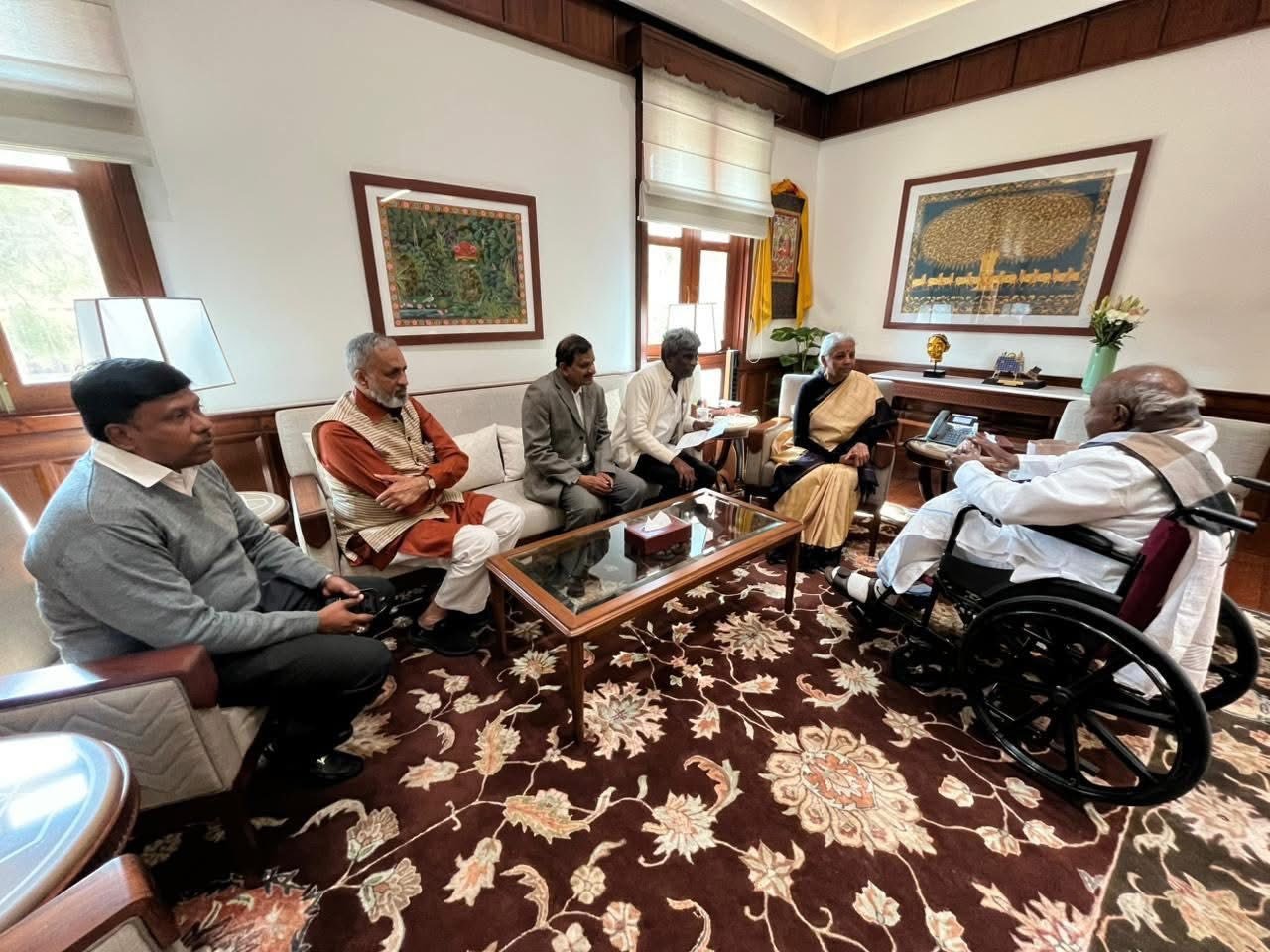 ದೆಹಲಿಯಲ್ಲಿ ನಿರ್ಮಲಾ ಸೀತಾರಾಮನ್ ಭೇಟಿ: ಕರಾವಳಿ ಮತ್ತು ಮಲೆನಾಡಿನ ಬೆಳೆಗಾರರ ಸಂಕಷ್ಟಕ್ಕೆ ದೇವೇಗೌಡರ ನೇತೃತ್ವದಲ್ಲಿ ಮನವಿ