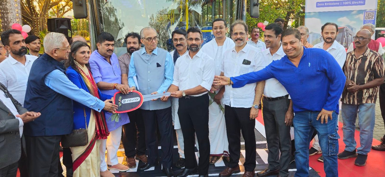 ಮಂಗಳೂರು ಸಾರಿಗೆಯಲ್ಲಿ ಹೊಸ ಕ್ರಾಂತಿ: ಮೊದಲ ಖಾಸಗಿ ಎಸಿ ಎಲೆಕ್ಟ್ರಿಕ್ ಬಸ್‌ಗೆ ಶಾಸಕ ವೇದವ್ಯಾಸ್ ಕಾಮತ್ ಚಾಲನೆ!