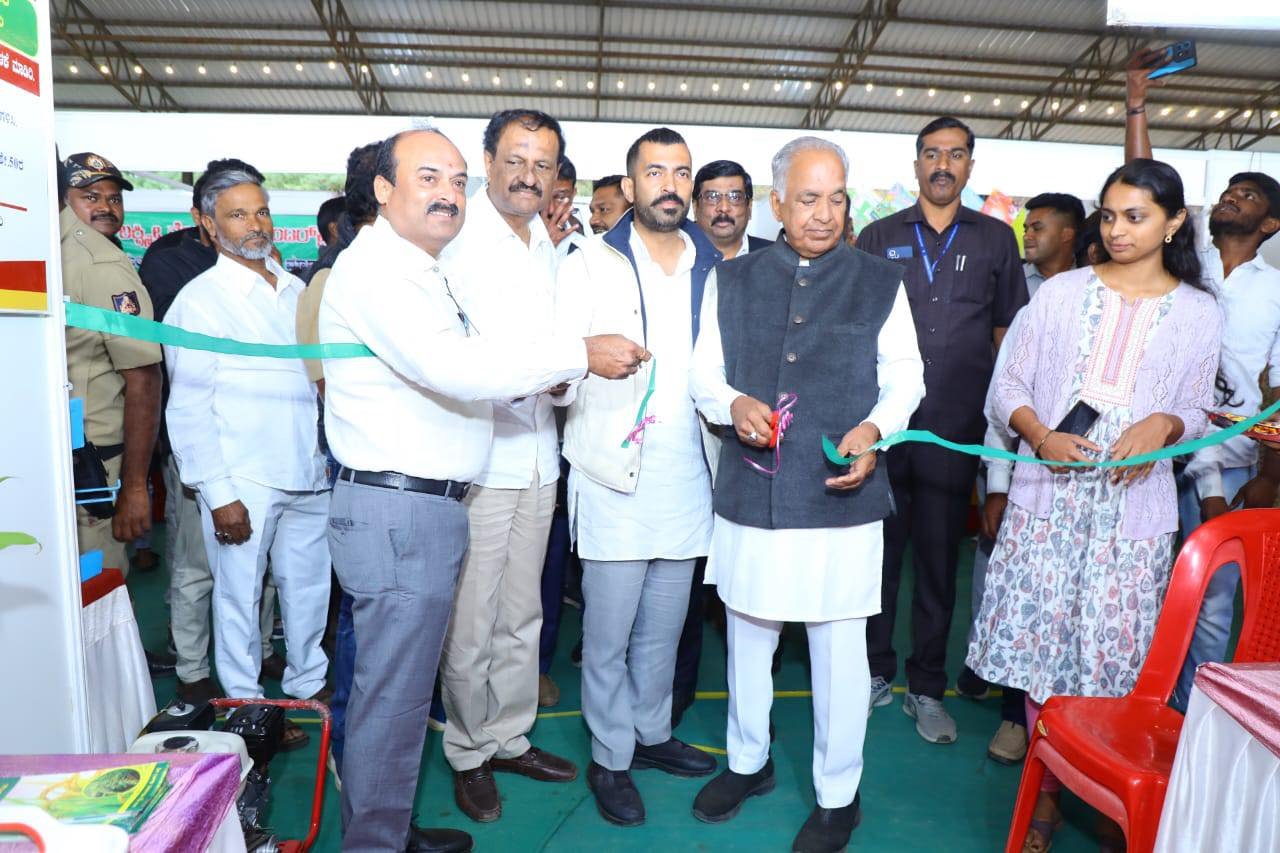 ಮಡಿಕೇರಿಯಲ್ಲಿ ‘ಸಂಜೀವಿನಿ’ ವಸ್ತು ಪ್ರದರ್ಶನ ಮತ್ತು ಮಾರಾಟ ಮೇಳಕ್ಕೆ ಅದ್ಧೂರಿ ಚಾಲನೆ: ಗ್ರಾಮೀಣ ಮಹಿಳಾ ಉದ್ಯಮಕ್ಕೆ ಹೊಸ ಬಲ