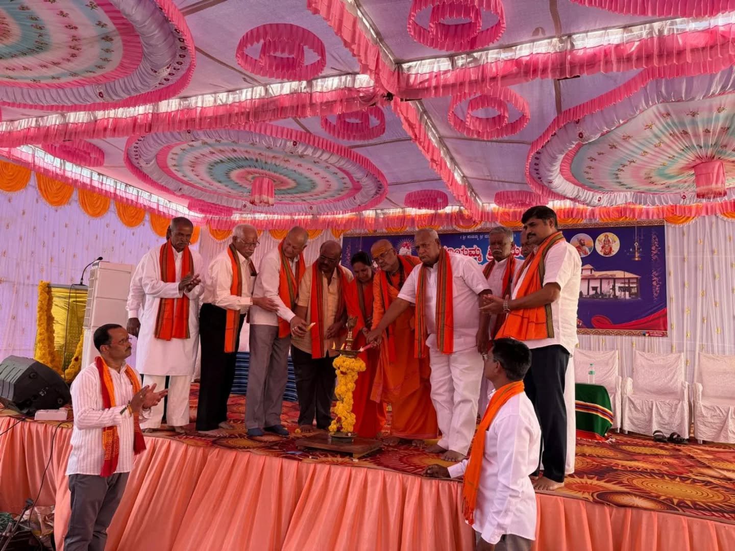 ಪಾಳಾ ಗ್ರಾಮದಲ್ಲಿ ಭಕ್ತಿ ಸಾಗರ: ಶ್ರೀ ಕರಿಯಮ್ಮ-ಮರಿಯಮ್ಮ ದೇವಸ್ಥಾನದ ಕಳಸಾರೋಹಣದಲ್ಲಿ ಮರಿಯೋಜಿ ರಾವ್ ಭಾಗಿ