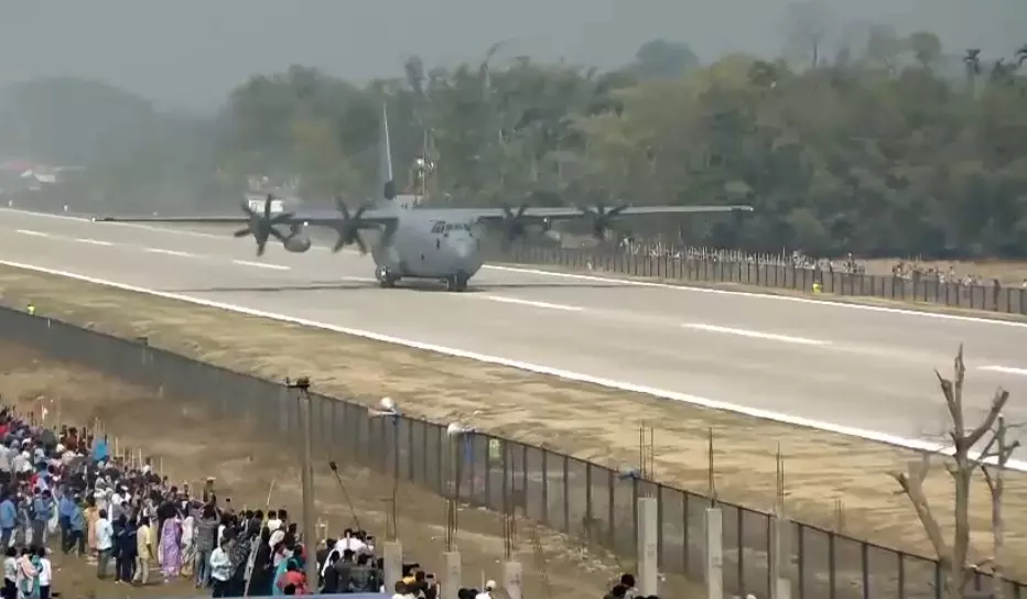 ಅಸ್ಸಾಂ: ಮೋದಿಯವರ ವಿಮಾನ ಲ್ಯಾಂಡ್ ಆಗುವ ಮೂಲಕ ‘ತುರ್ತು ಲ್ಯಾಂಡಿಂಗ್ ಸೌಲಭ್ಯ’ ಲೋಕಾರ್ಪಣೆ