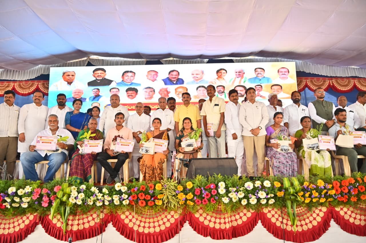 ರಾಯಚೂರು ಜಿಲ್ಲಾ ಉತ್ಸವ-2026: ಪಂಚ ಗ್ಯಾರಂಟಿ ಮೇಳಕ್ಕೆ ಅದ್ಧೂರಿ ಚಾಲನೆ