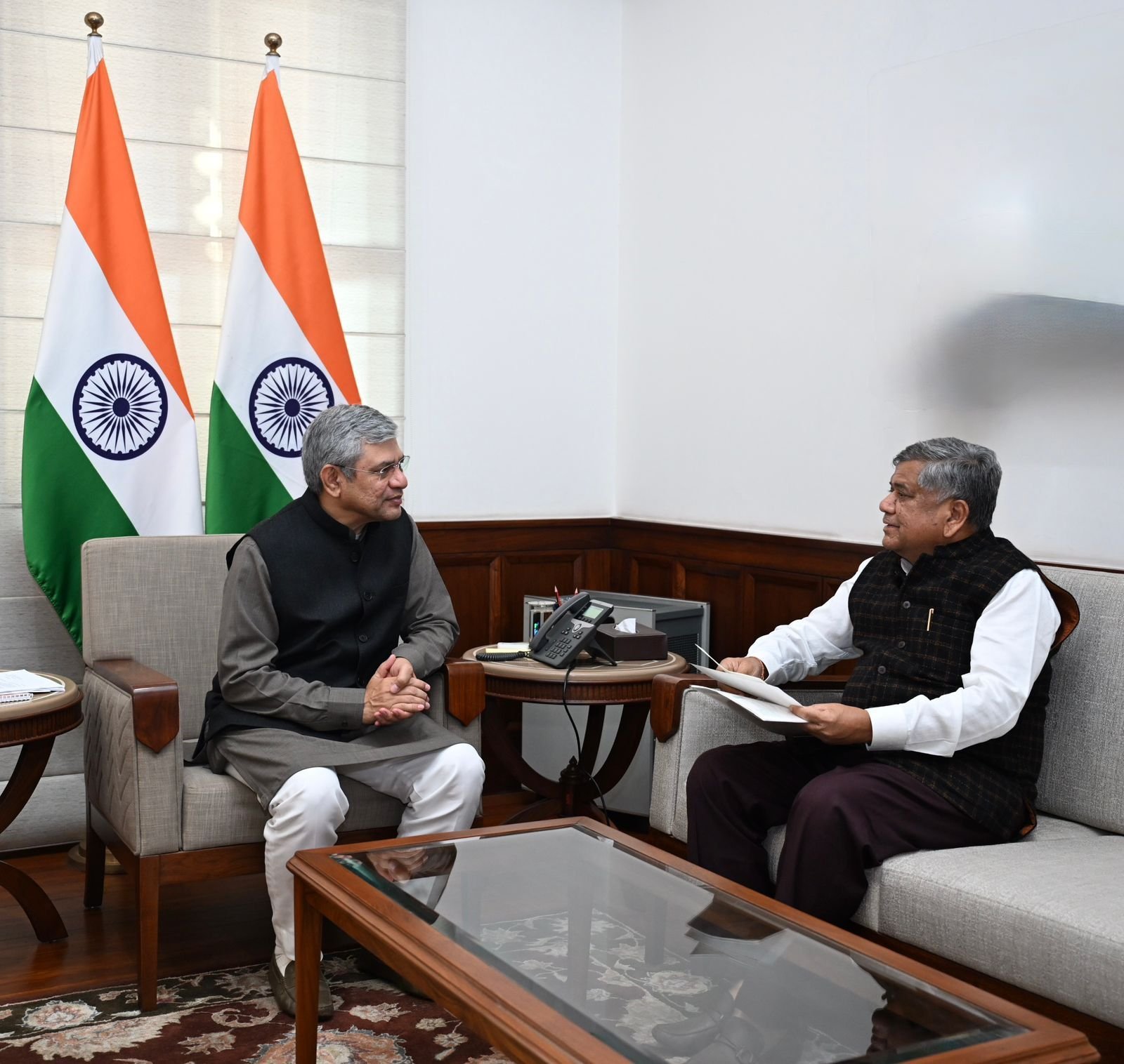 ಬೆಳಗಾವಿ – ಬೆಂಗಳೂರು – ಮುಂಬೈ ಹೈಸ್ಪೀಡ್ ರೈಲು ಕಾರಿಡಾರ್ಗೆ ಬೇಡಿಕೆ: ಕೇಂದ್ರ ರೈಲ್ವೆ ಸಚಿವರಿಗೆ ಜಗದೀಶ್ ಶೆಟ್ಟರ್ ಮನವಿ