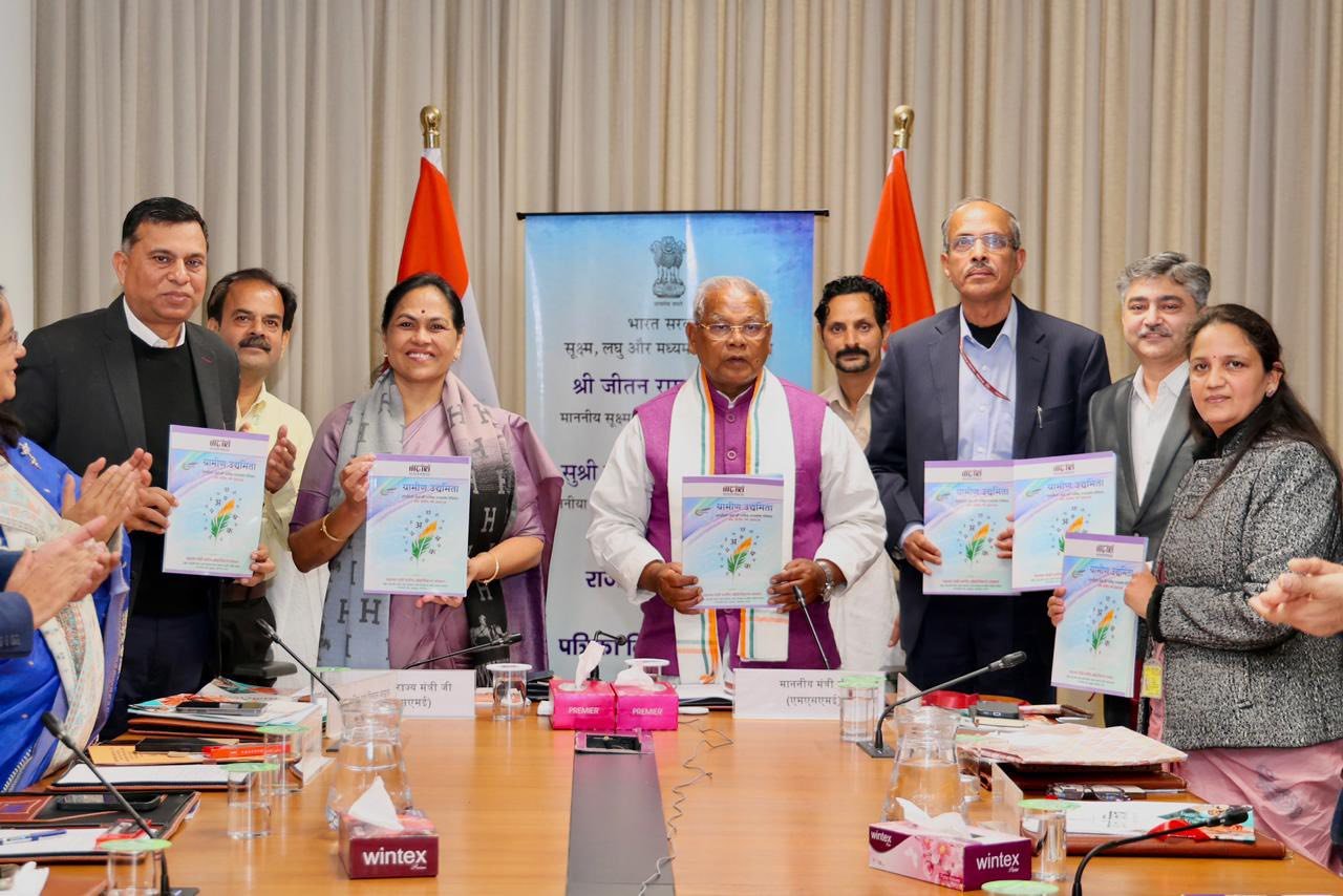 ಸರ್ಕಾರಿ ಆಡಳಿತದಲ್ಲಿ ಹಿಂದಿ ಬಳಕೆಗೆ ಒತ್ತು: ಎಂಎಸ್‌ಎಂಇ ವಲಯದ ಚೊಚ್ಚಲ ನಿಯತಕಾಲಿಕೆ ಬಿಡುಗಡೆ ಮಾಡಿದ ಸಚಿವೆ ಶೋಭಾ ಕರಂದ್ಲಾಜೆ