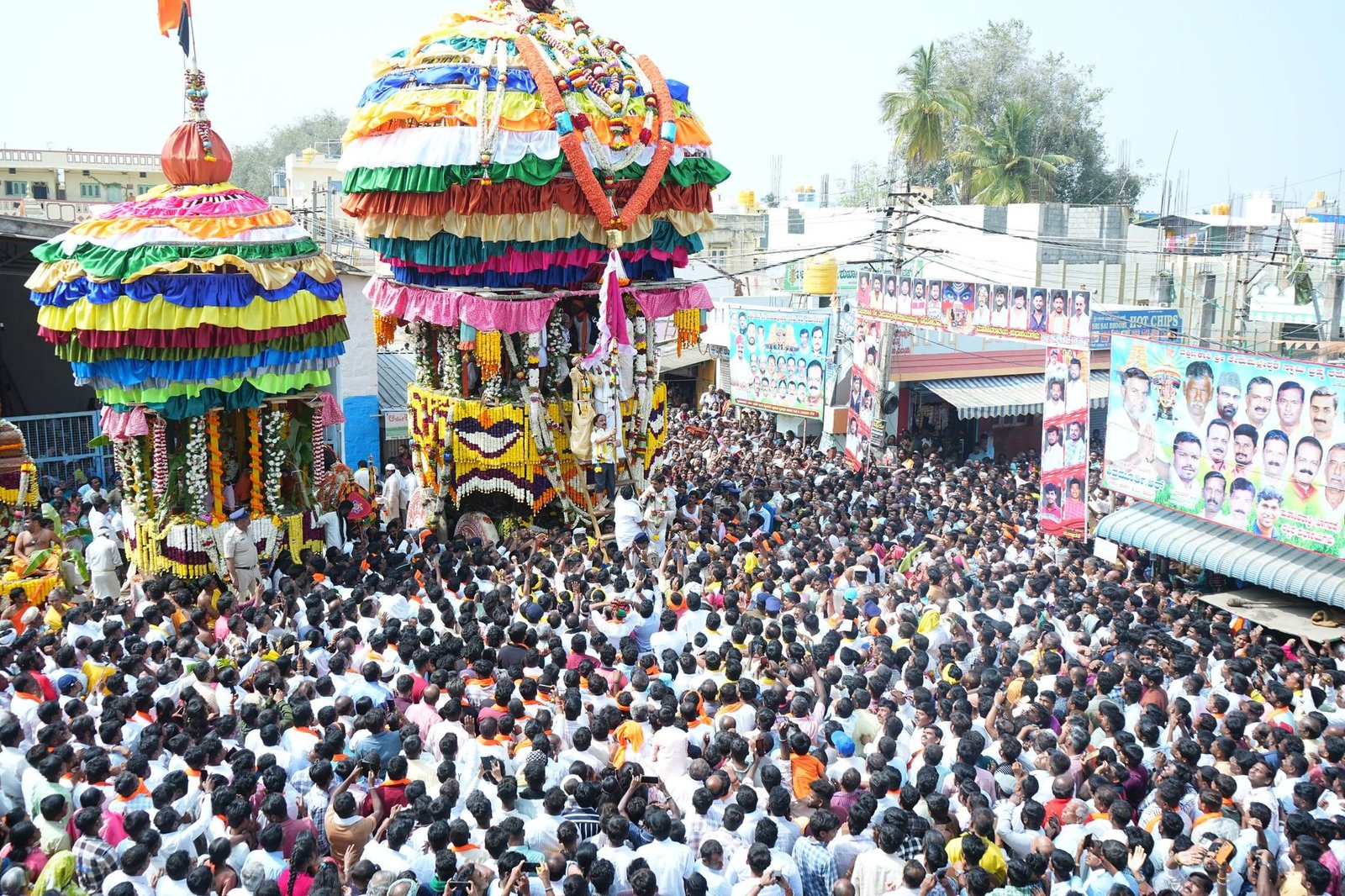 ಕೊಳ್ಳೇಗಾಲದಲ್ಲಿ ಶ್ರೀ ಲಕ್ಷ್ಮೀನಾರಾಯಣ ಸ್ವಾಮಿ ರಥೋತ್ಸವ ವೈಭವ: ಸಾವಿರಾರು ಭಕ್ತರ ಸಮ್ಮುಖದಲ್ಲಿ ಸಂಪನ್ನ