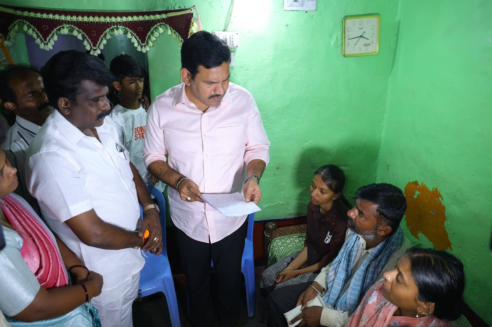 ಶಿವಮೊಗ್ಗದ ವಿದ್ಯಾರ್ಥಿ ಸಂಕೇತ್ ಕುಟುಂಬಕ್ಕೆ ಬಿ.ವೈ. ವಿಜಯೇಂದ್ರ ಸಾಂತ್ವನ: ಸರ್ಕಾರಕ್ಕೆ ಕಠಿಣ ಕ್ರಮದ ಆಗ್ರಹ