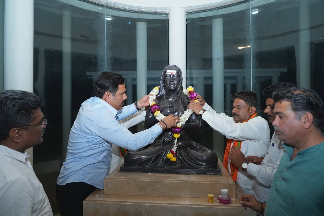 ಬೈಲಹೊಂಗಲದಲ್ಲಿ ಕಿತ್ತೂರು ರಾಣಿ ಚೆನ್ನಮ್ಮರ ಸಮಾಧಿಗೆ ಬಿ.ವೈ. ವಿಜಯೇಂದ್ರ ಗೌರವ ನಮನ