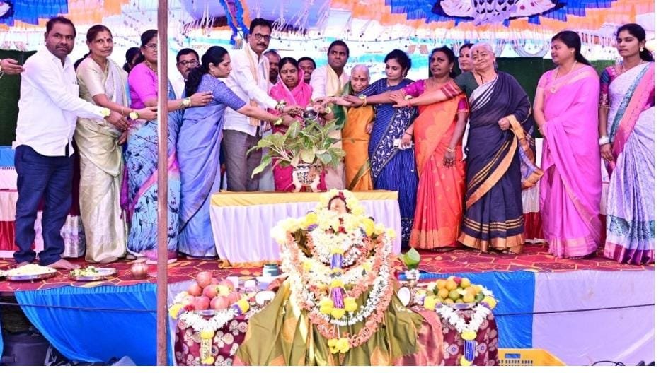 ನರಸಿಂಹಗಿರಿಯಲ್ಲಿ ‘ವಿಶ್ವ ಮಹಿಳಾ ದಿನಾಚರಣೆ’: 600ಕ್ಕೂ ಹೆಚ್ಚು ಗರ್ಭಿಣಿಯರಿಗೆ ಸೀಮಂತ ಮಾಡಿದ ಶಾಸಕ ಡಾ. ಎನ್.ಟಿ. ಶ್ರೀನಿವಾಸ್