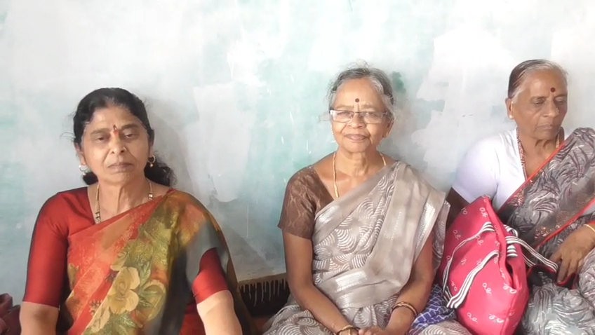 ಕೂಡ್ಲಿಗಿ: ಎನ್ಪಿಎಸ್ ಹಾಗೂ ಗ್ರಾಚ್ಯುಟಿ ಹಣ ಬಿಡುಗಡೆಗೆ ಆಗ್ರಹಿಸಿ ಅಂಗನವಾಡಿ ನಿವೃತ್ತ ಕಾರ್ಯಕರ್ತೆಯರ ಪ್ರತಿಭಟನೆ