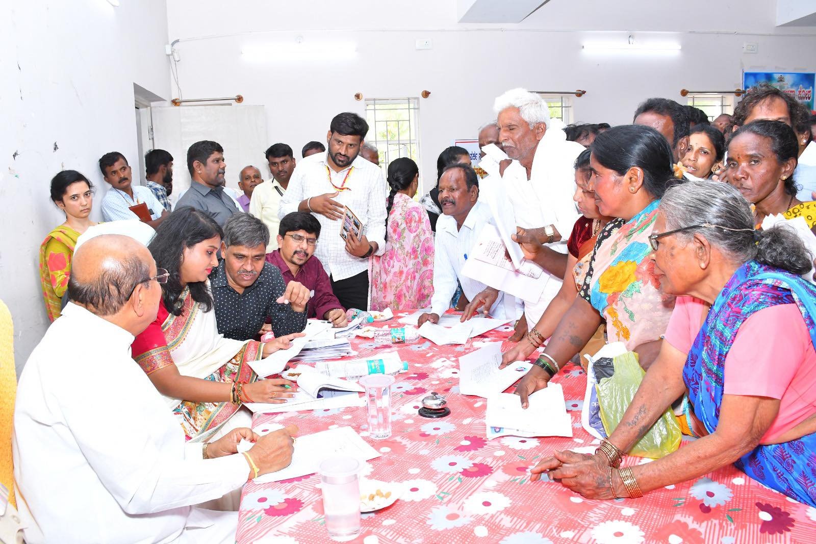 ಶಿರಾ: ಶಾಸಕ ಟಿ.ಬಿ. ಜಯಚಂದ್ರ ಅಧ್ಯಕ್ಷತೆಯಲ್ಲಿ ಜನಸಂಪರ್ಕ ಸಭೆ – ಸ್ಥಳದಲ್ಲೇ ಅಹವಾಲು ಸ್ವೀಕಾರ