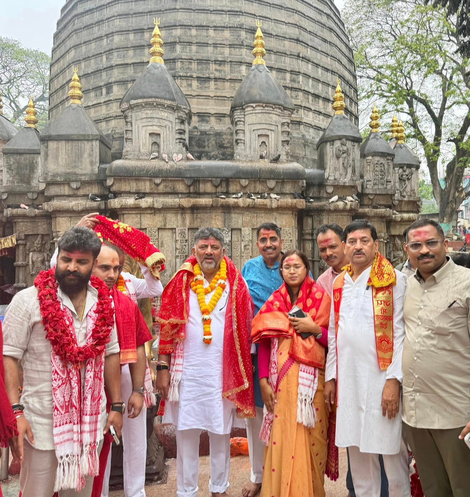 ಗುವಾಹಟಿಯ ಶಕ್ತಿಪೀಠ ಕಾಮಾಖ್ಯ ದೇವಿಯ ದರ್ಶನ ಪಡೆದ ಡಿ.ಕೆ. ಶಿವಕುಮಾರ್: ಲೋಕ ಕಲ್ಯಾಣಕ್ಕಾಗಿ ಪ್ರಾರ್ಥನೆ