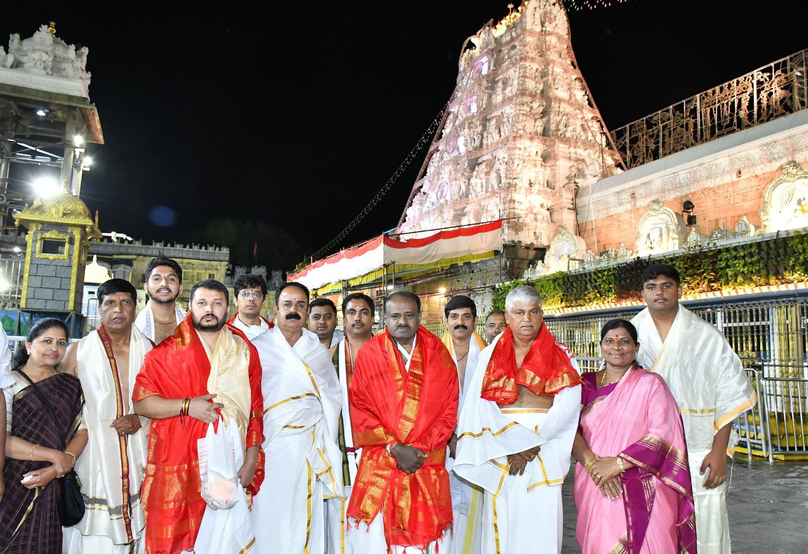 ತಿರುಮಲ ಶ್ರೀವರ ದರ್ಶನ ಪಡೆದ ಕೇಂದ್ರ ಸಚಿವ ಹೆಚ್.ಡಿ. ಕುಮಾರಸ್ವಾಮಿ: ಸರ್ವರ ಏಳಿಗೆಗಾಗಿ ವಿಶೇಷ ಪ್ರಾರ್ಥನೆ