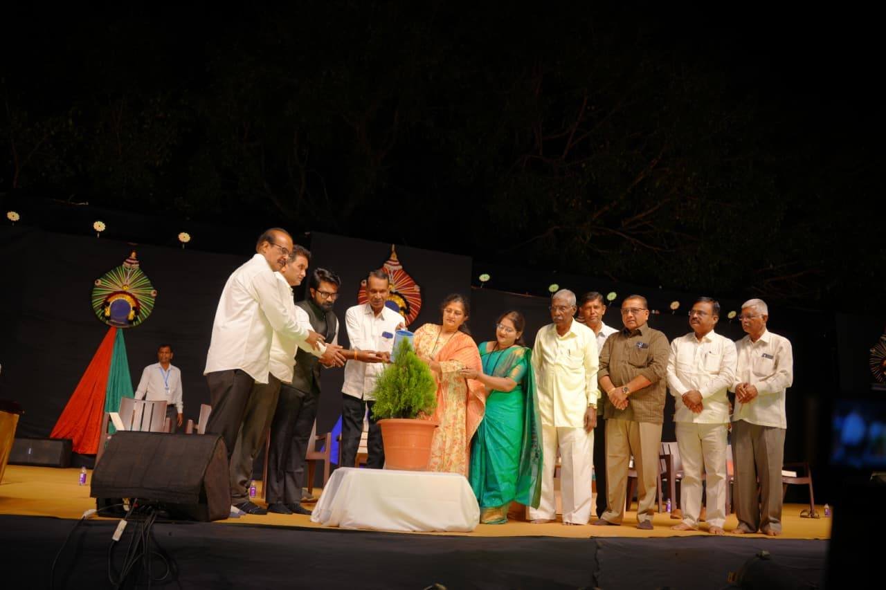 ನಿಪ್ಪಾಣಿ: ಕಣ್ಮನ ಸೆಳೆದ ‘ಆಳ್ವಾಸ್ ಸಾಂಸ್ಕೃತಿಕ ವೈಭವ’; ಭಾರತದ ಸಮೃದ್ಧ ಪರಂಪರೆಗೆ ಶಶಿಕಲಾ ಜೊಲ್ಲೆ ಮೆಚ್ಚುಗೆ