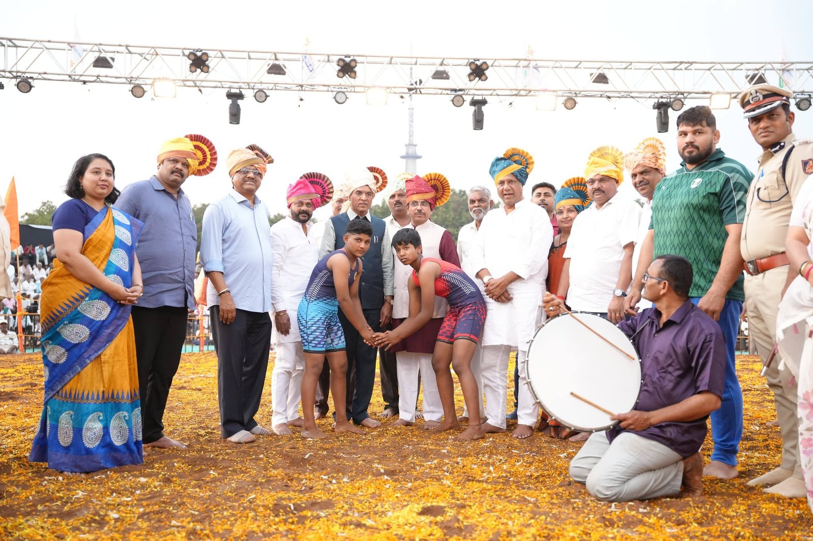 ಧಾರವಾಡದ ಅಖಾಡದಲ್ಲಿ ಮಣ್ಣಿನ ಮಕ್ಕಳ ಪಟ್ಟು: ‘ಸಂಸದ ಕ್ರೀಡಾ ಮಹೋತ್ಸವ’ದ ಕುಸ್ತಿ ಪಂದ್ಯಾವಳಿ ಯಶಸ್ವಿ!