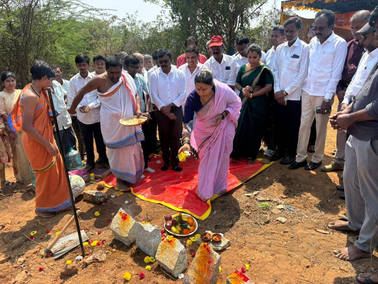 ಕೆ.ಜಿ.ಎಫ್: ನೀರಿನ ಸಮಸ್ಯೆ ನೀಗಿಸಲು ಕೊಳವೆಬಾವಿ ಲೋಕಾರ್ಪಣೆ; ₹4 ಕೋಟಿ ವೆಚ್ಚದ ವಿದ್ಯುತ್ ಚಿತಾಗಾರಕ್ಕೆ ಶಂಕುಸ್ಥಾಪನೆ