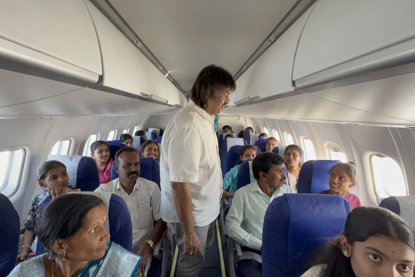 ಹುಟ್ಟುಹಬ್ಬದ ಸಾರ್ಥಕ ಸಂಭ್ರಮ: ಪೌರಕಾರ್ಮಿಕರು ಹಾಗೂ ಪ್ರತಿಭಾವಂತ ವಿದ್ಯಾರ್ಥಿಗಳೊಂದಿಗೆ ಸಚಿವ ಮಧು ಬಂಗಾರಪ್ಪ ವಿಮಾನ ಪ್ರಯಾಣ