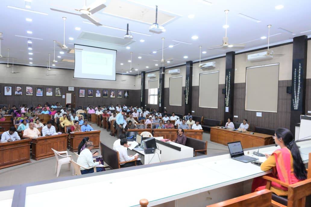 ಎಸ್ಎಸ್ಎಲ್ಸಿ ಫಲಿತಾಂಶ ಸುಧಾರಣೆಗೆ ‘ಈಚ್ ಒನ್ ಟೀಚ್ ಒನ್’ ಮಂತ್ರ: ಮಂಡ್ಯ ಜಿ.ಪಂ. ಸಿಇಒ ನಂದಿನಿ ಕೆ.ಆರ್. ಸೂಚನೆ