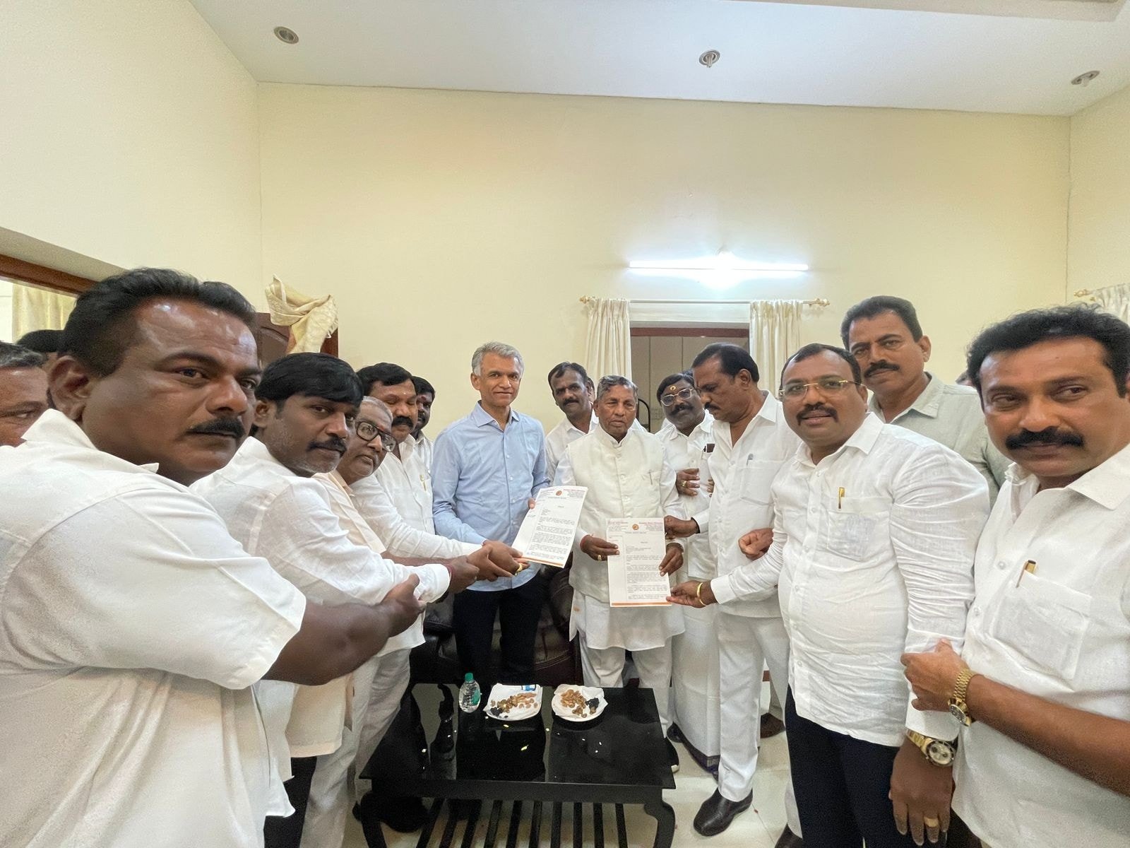 ಸರ್ಕಾರಿ ಹುದ್ದೆ ಭರ್ತಿಗೂ ಮುನ್ನ ಒಳ ಮೀಸಲಾತಿ ಜಾರಿಗೆ ಆಗ್ರಹ: ಸಚಿವರಿಗೆ ಮಾದರ ಮಹಾಸಭಾ ಮನವಿ