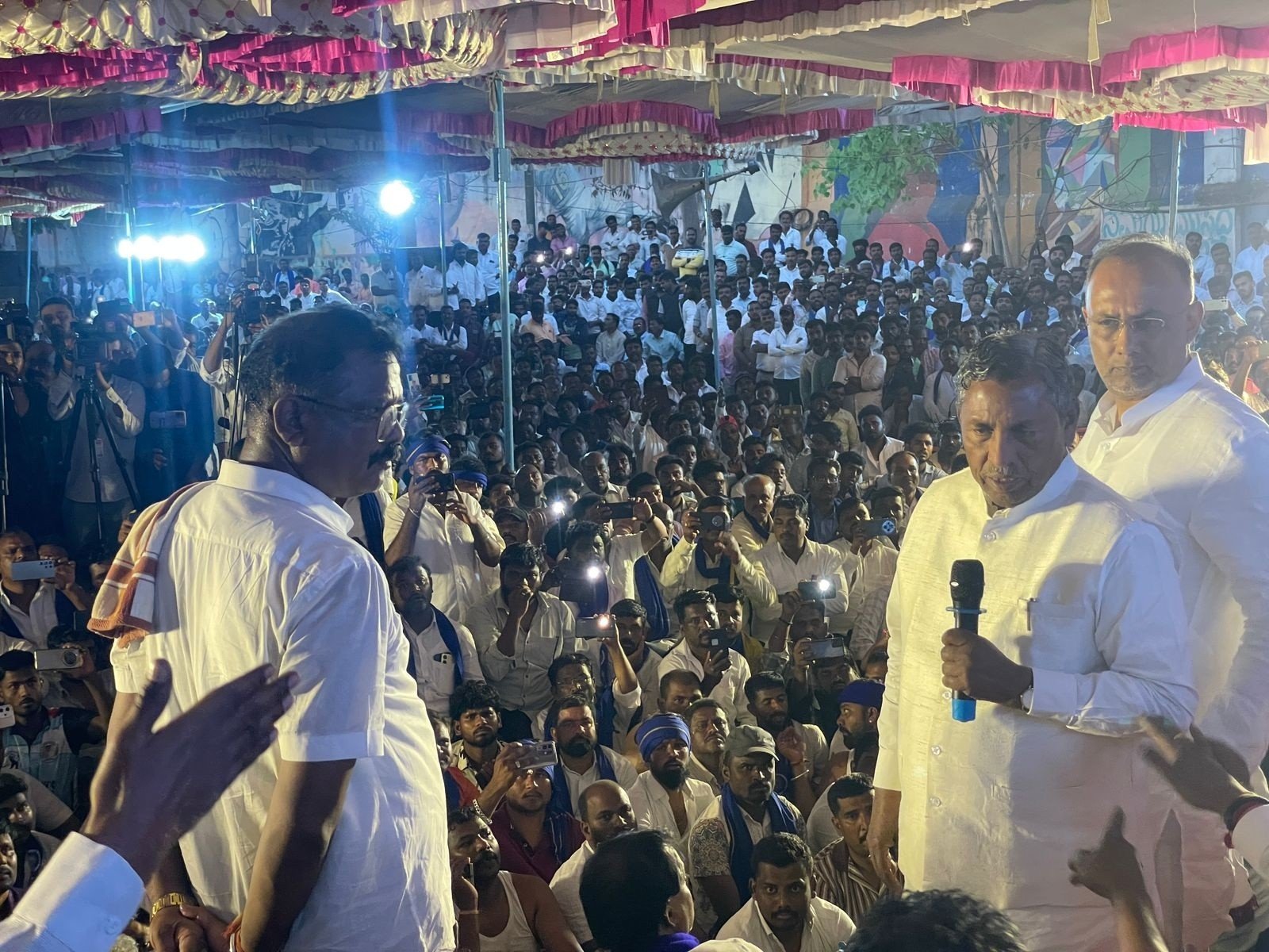 ಒಳ ಮೀಸಲಾತಿ ಜಾರಿಗೆ ಆಗ್ರಹ: ಫ್ರೀಡಂ ಪಾರ್ಕ್ನಲ್ಲಿ ಪ್ರತಿಭಟನಾಕಾರರ ಮನವಿ ಸ್ವೀಕರಿಸಿದ ಸಚಿವ ಕೆ.ಎಚ್. ಮುನಿಯಪ್ಪ