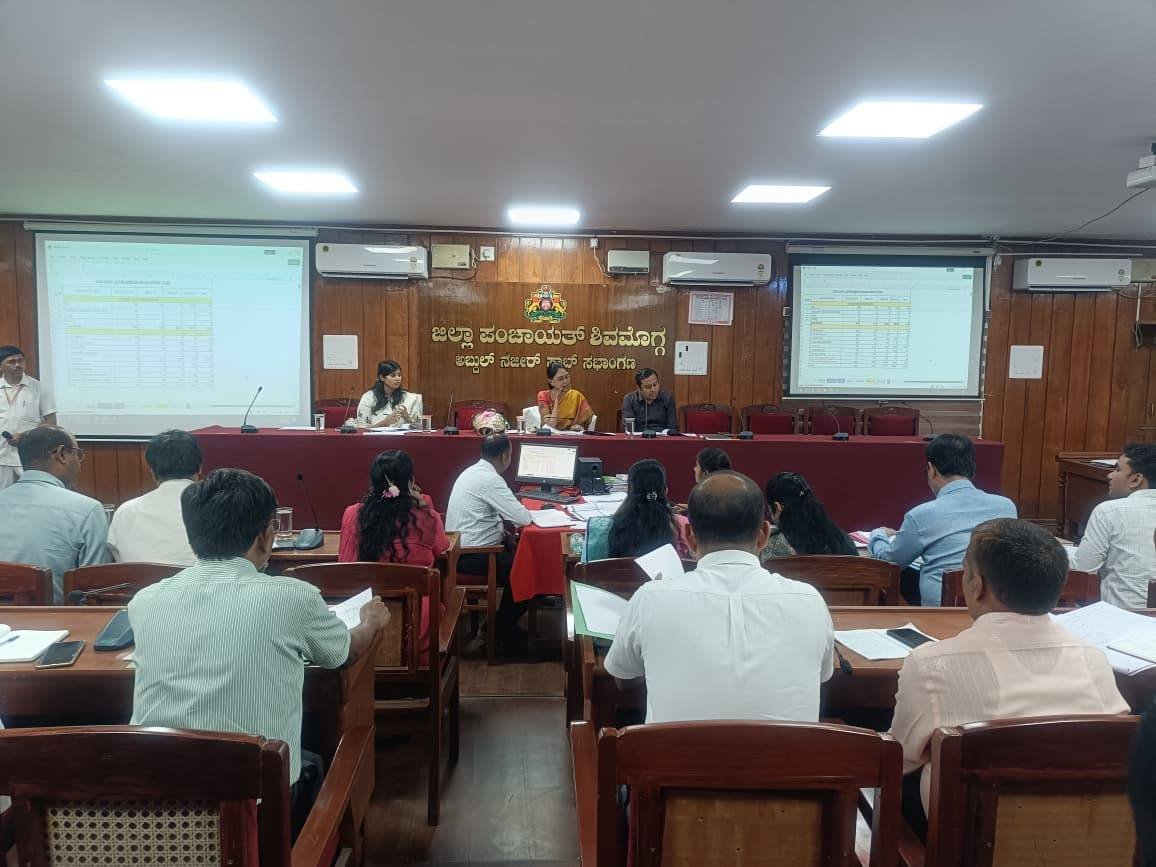 ಶಿವಮೊಗ್ಗ: ಇ-ಸ್ವತ್ತು 2.0 ಹಾಗೂ ನರೇಗಾ ಪ್ರಗತಿ ಪರಿಶೀಲನೆ ನಡೆಸಿದ ಆಯುಕ್ತರಾದ ಡಾ. ಅರುಂಧತಿ ಚಂದ್ರಶೇಖರ್