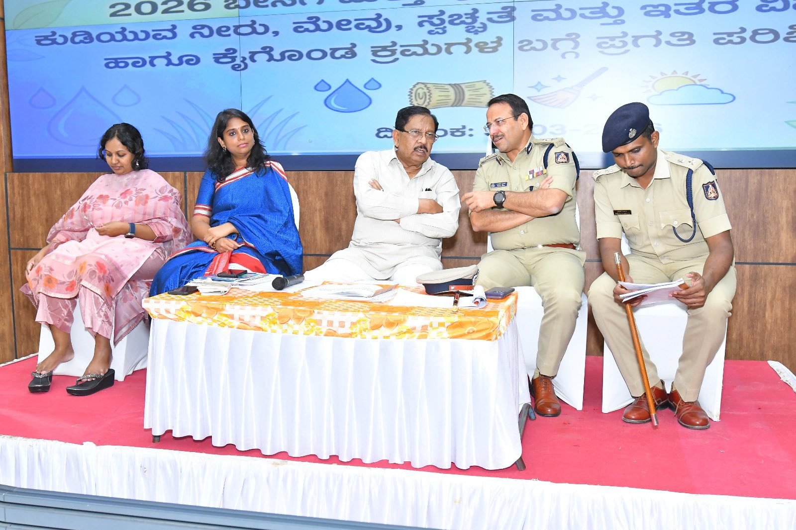 ತುಮಕೂರು: ಗೃಹ ಸಚಿವ ಡಾ. ಜಿ. ಪರಮೇಶ್ವರ್ ನೇತೃತ್ವದಲ್ಲಿ ಜಿಲ್ಲಾ ಮಟ್ಟದ ಅಧಿಕಾರಿಗಳ ಮಹತ್ವದ ಪ್ರಗತಿ ಪರಿಶೀಲನಾ ಸಭೆ