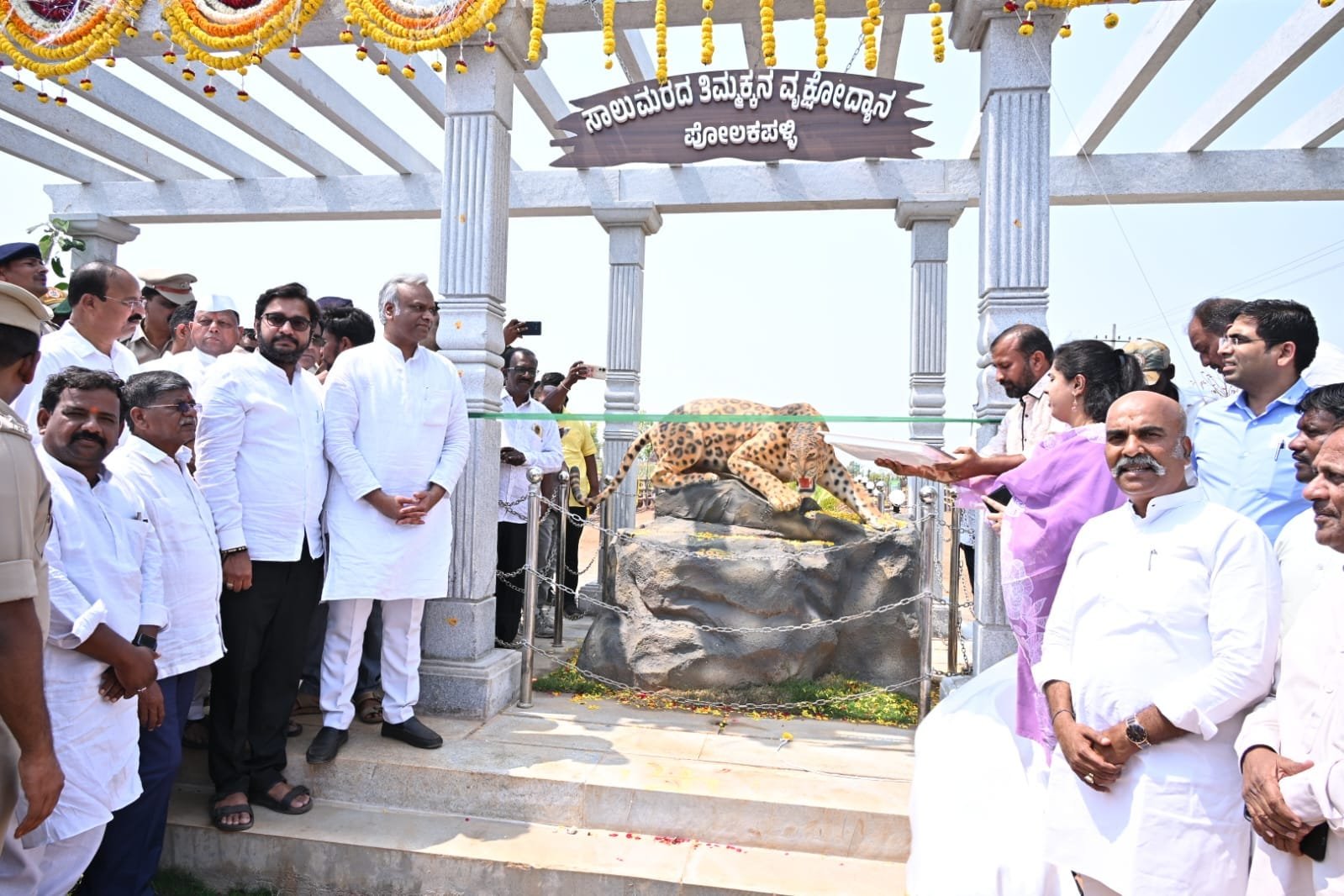 ಚಿಂಚೋಳಿಯ ಪೋಲಕಪಳ್ಳಿಯಲ್ಲಿ ₹1.5 ಕೋಟಿ ವೆಚ್ಚದ ‘ಸಾಲುಮರದ ತಿಮ್ಮಕ್ಕ ವೃಕ್ಷೋದ್ಯಾನ’ ಲೋಕಾರ್ಪಣೆ